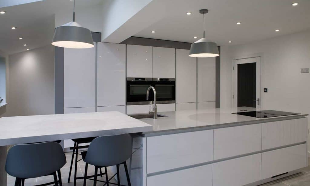 Modern Kitchen Design Ideas โ 5 Contrasting Modern Kitchen Looks Modern Handleless Kitchen